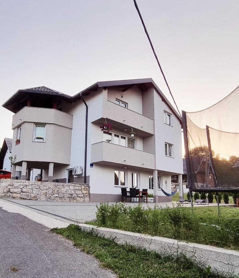 Apartmani Bilic Korenica Bagian luar foto