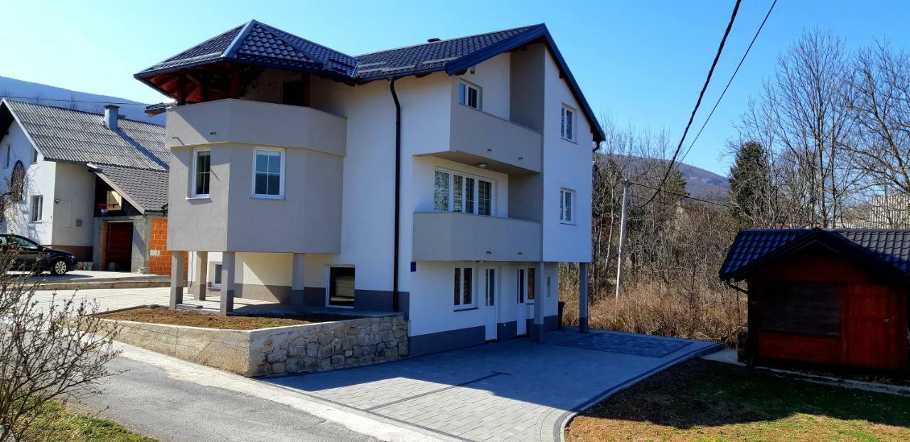 Apartmani Bilic Korenica Bagian luar foto