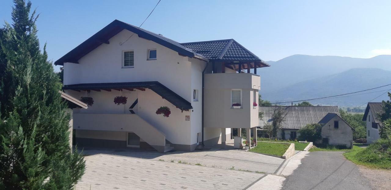 Apartmani Bilic Korenica Bagian luar foto