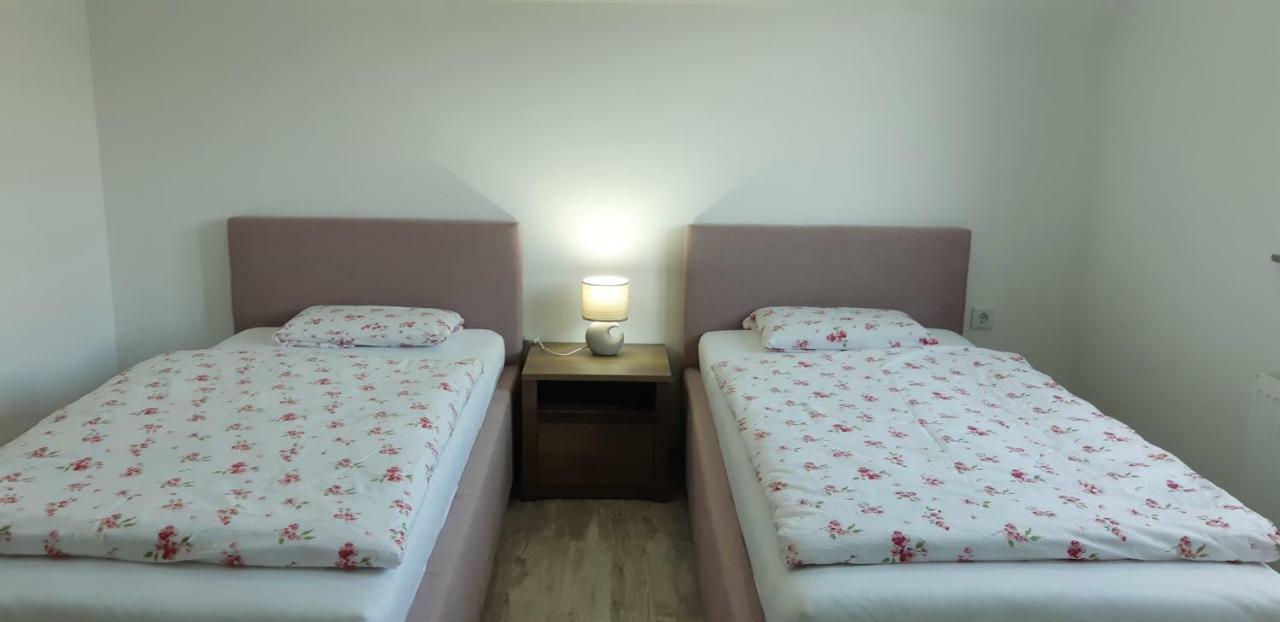 Apartmani Bilic Korenica Bagian luar foto