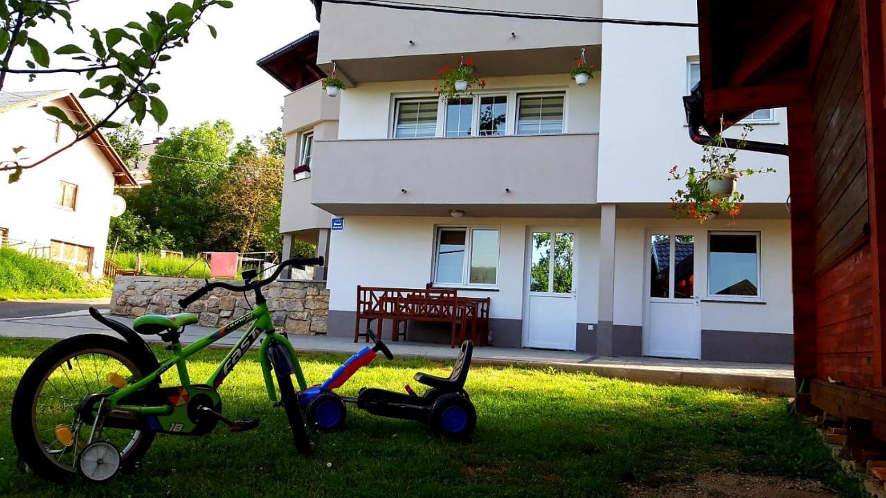 Apartmani Bilic Korenica Bagian luar foto