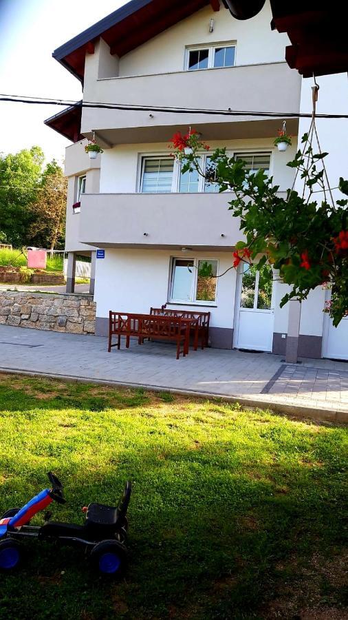 Apartmani Bilic Korenica Bagian luar foto